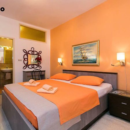 Apartments Nives Porec Bagian luar foto