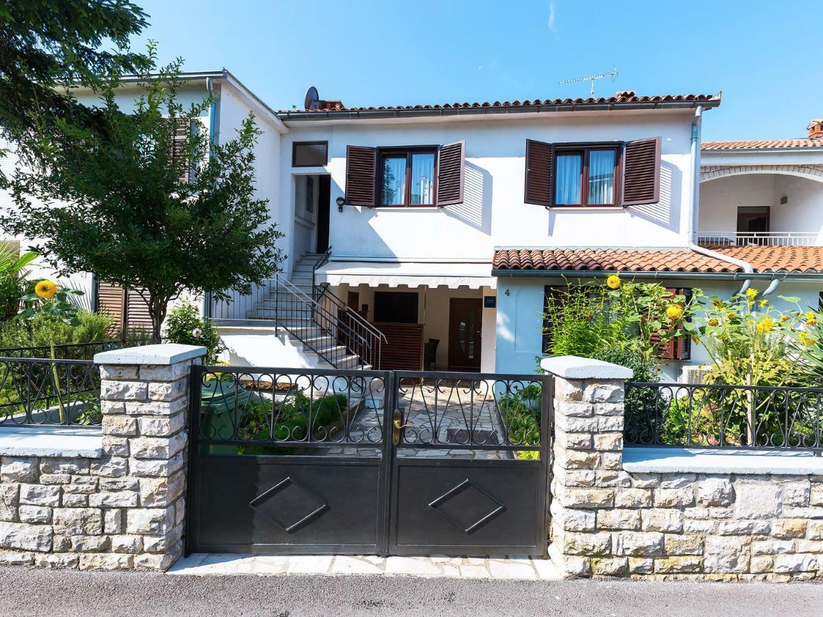 Apartments Nives Porec Bagian luar foto