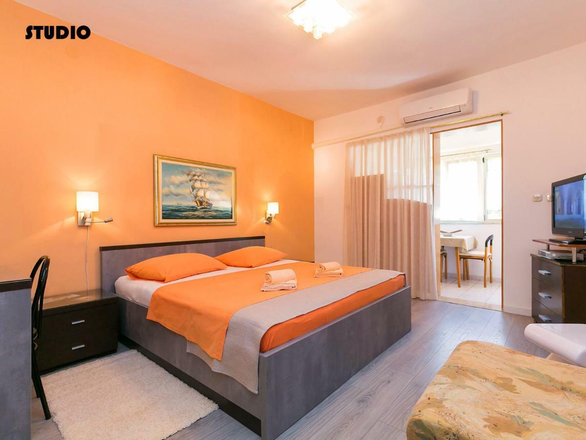 Apartments Nives Porec Bagian luar foto